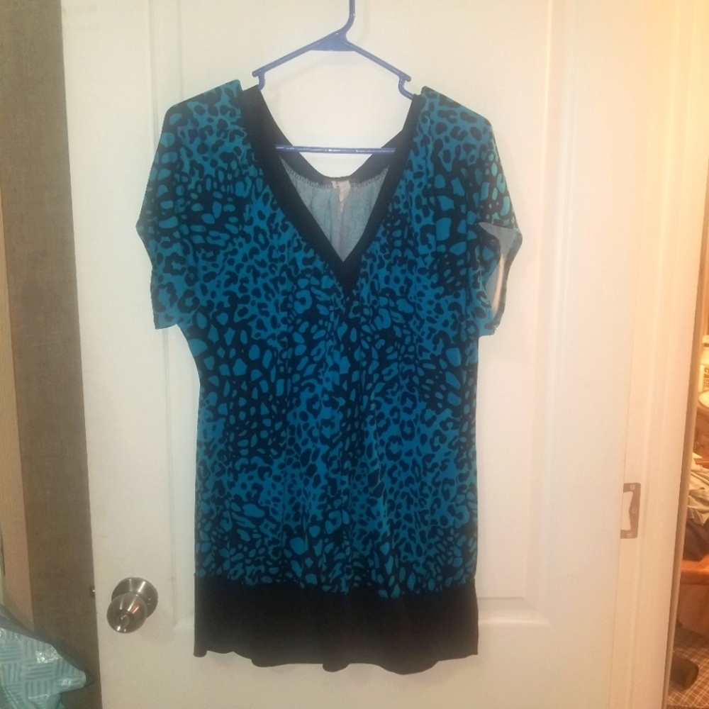 Size 3x Short-sleeved Aqua Blue Cheetah Blouse Trimmed in Black